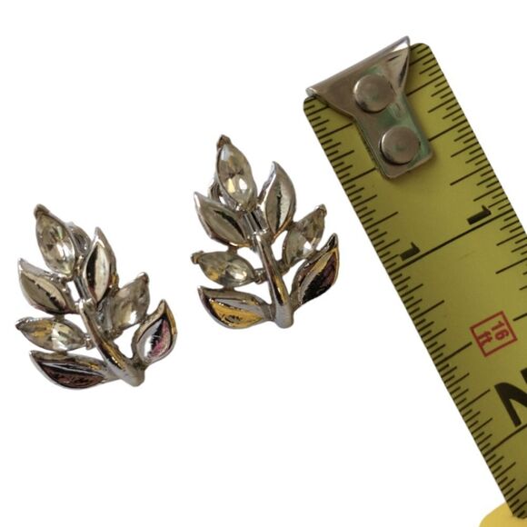 Crown Trifari Earrings Vintage Rhinestones Leaf Floral Silver Tone Clip On MCM. - Picture 2 of 16